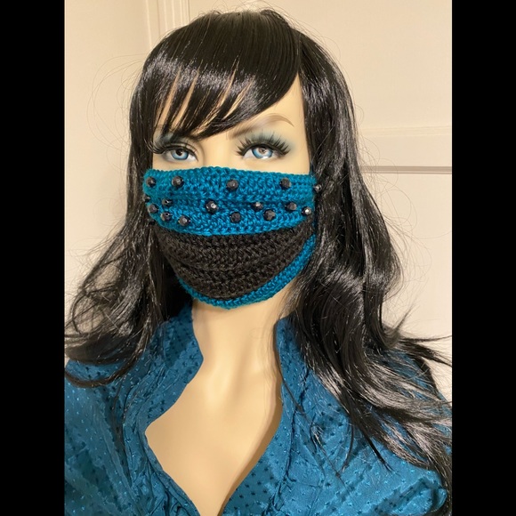 Decorative Hand-Knitted Face Mask - Picture 3 of 9